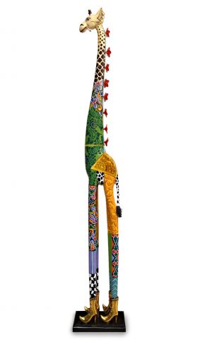 ausgefallene giraffenfigur in xxl, bunt, giraffe mit goldenen stiefeln und zigarette