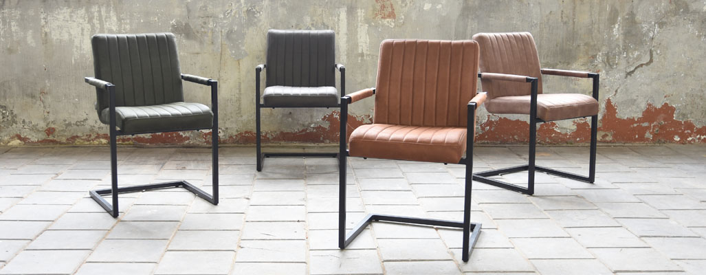 Stühle im Vintage Design im Loft